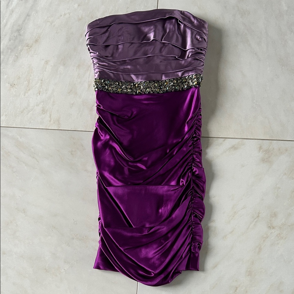 Elegant Strapless Satin Dress in Deep Purple